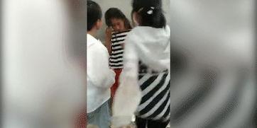 初一女孩子的洗澡视频,初一女孩温馨洗澡瞬间