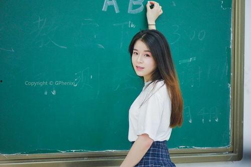 吊带短发女教师av,性感吊带诱惑，揭秘校园??忌诱惑